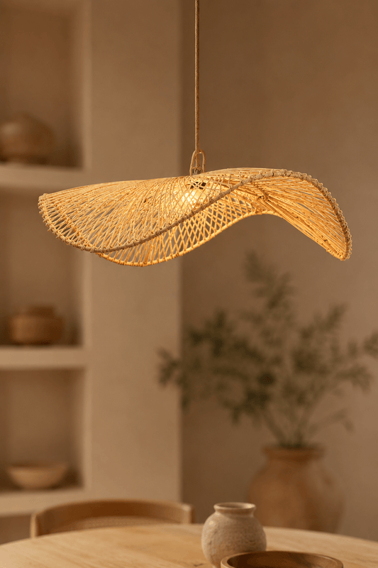Lámpara colgante de ratán con forma de sombrero, natural