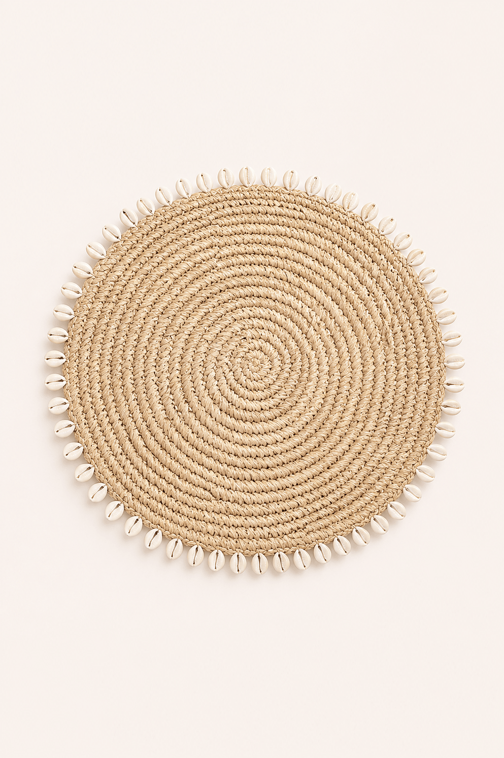 Salvamanteles de rafia con conchas de cauri naturales