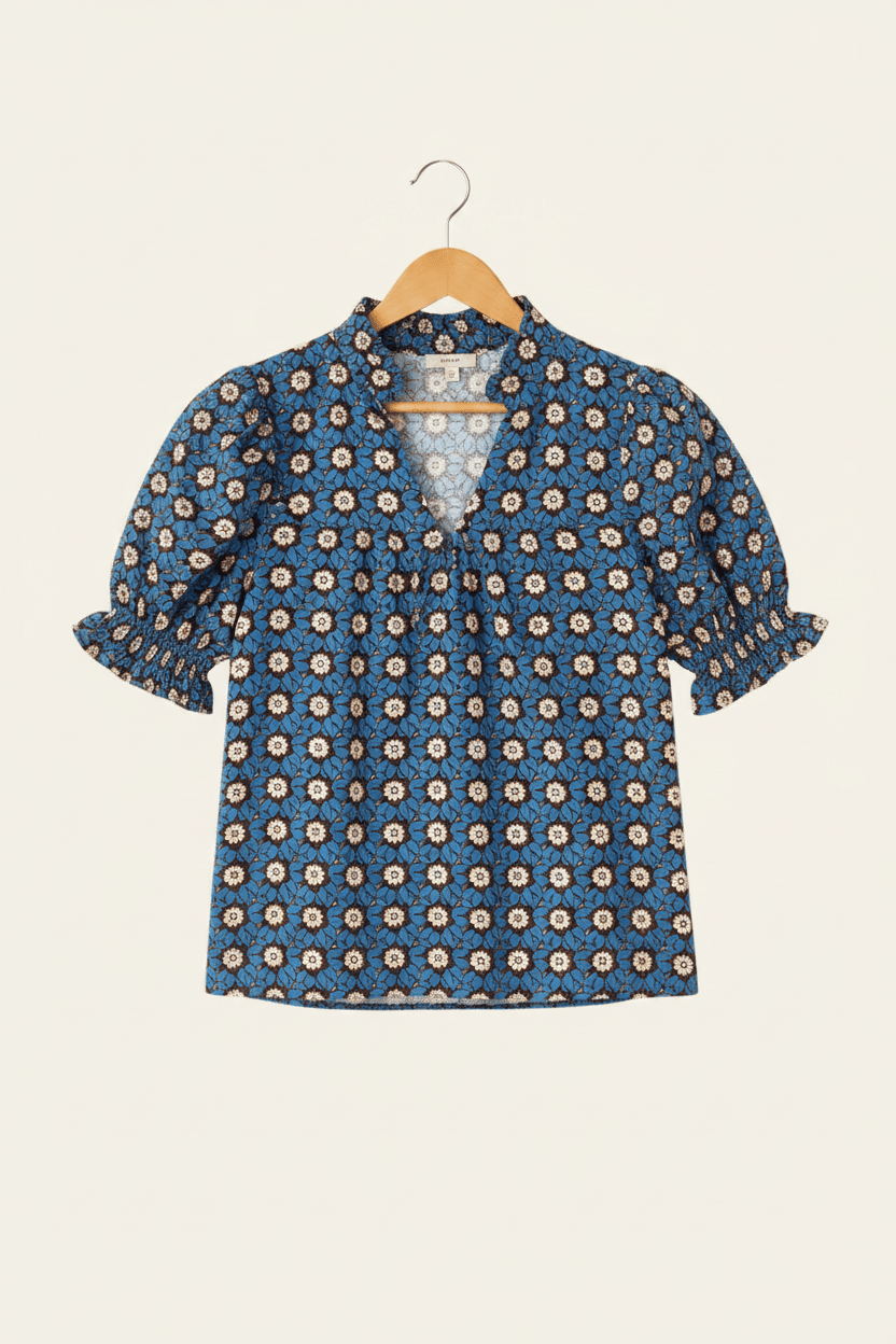 Lichtblauwe blouse met retro bloemenprint
