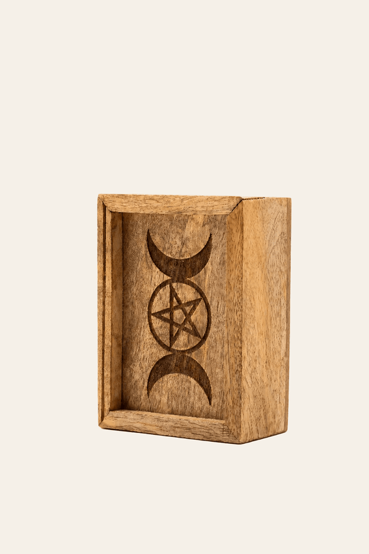 Compacte tarot opbergdoos met kaartdisplay op een lichte beige achtergrond als productfoto
