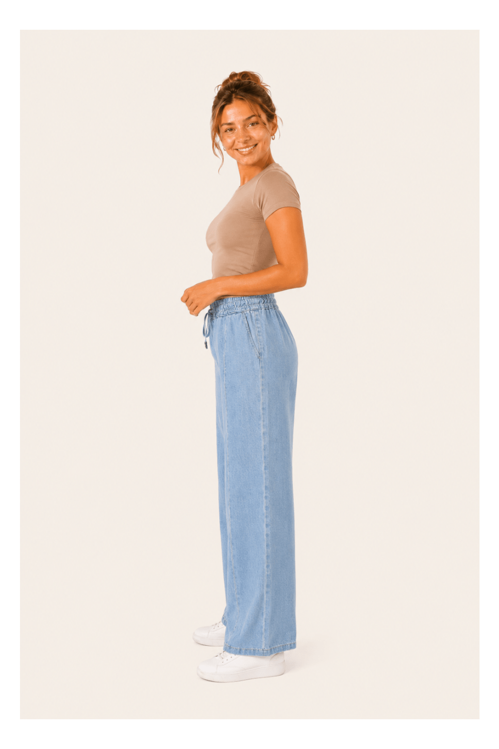 Damesjeans met wijde pijpen en strikriem