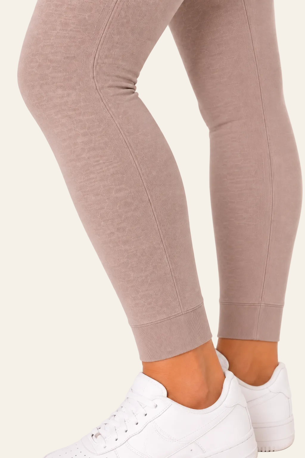 Casual women's track pants with tapered legs and side pockets