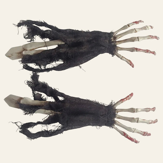 Decoratieve skelethanden met gescheurde stof voor halloween