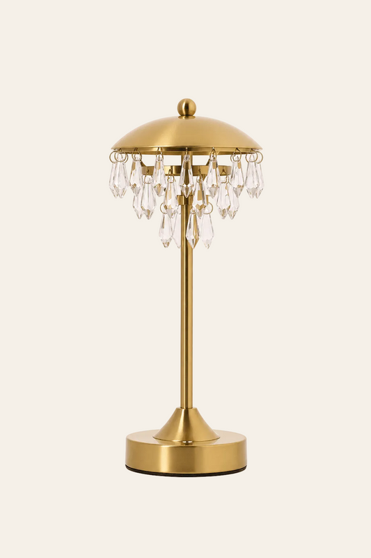 Draadloze dimbare LED-tafellamp in goud op een licht beige achtergrond