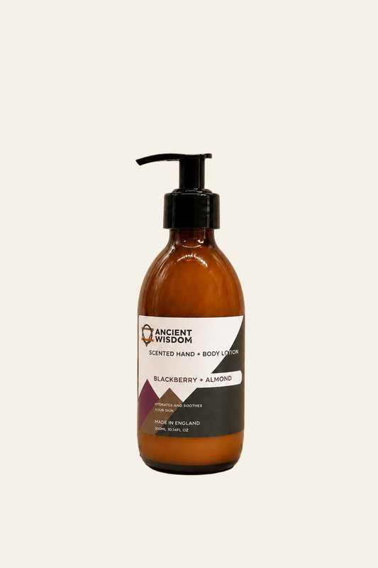 Hand en bodylotion met braambes en amandel 300ml bruine fles met zwarte handpomp als productfoto