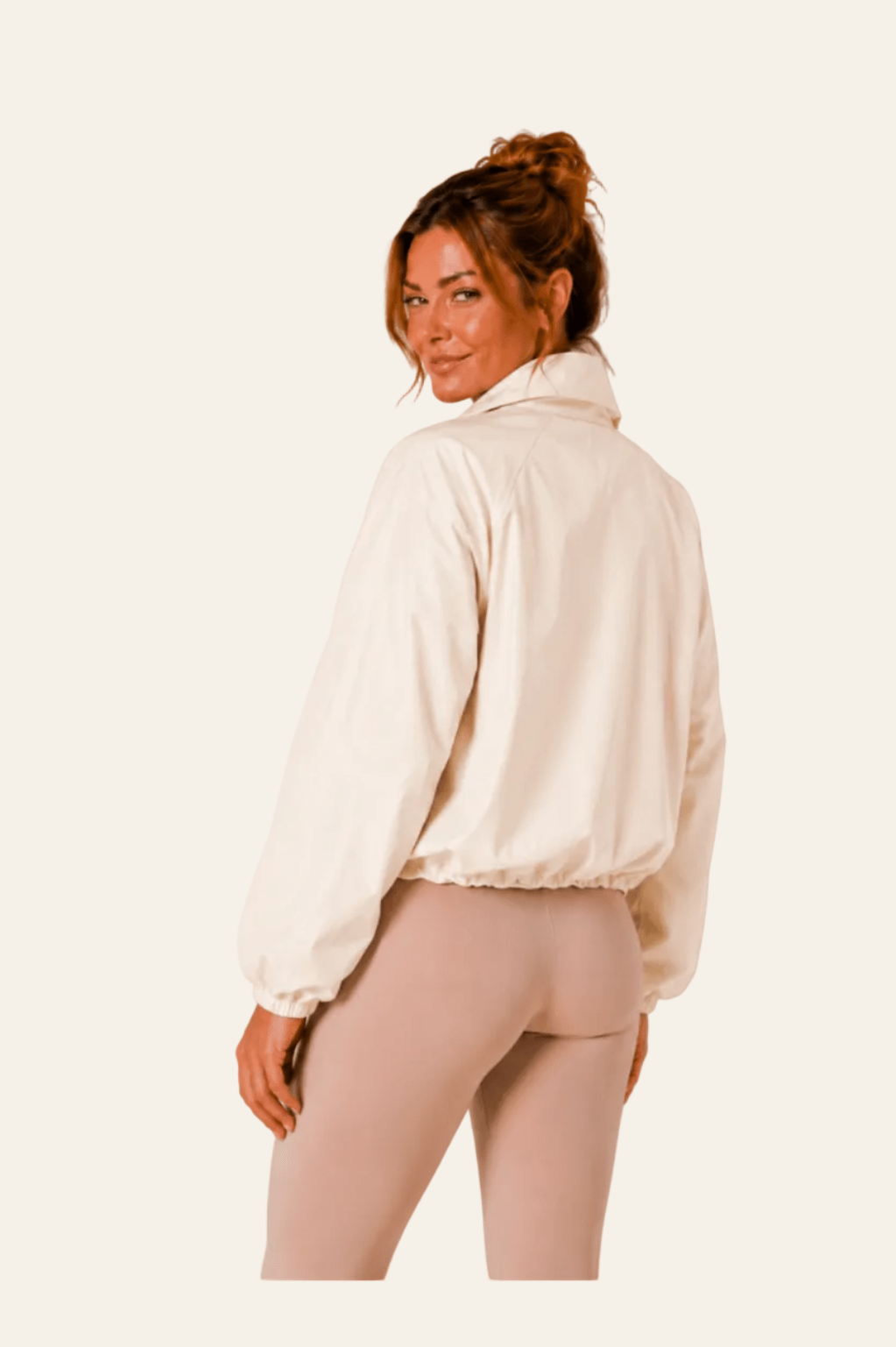 Makadamia dames tussenjas beige italiaans bomberjack met kant look voering