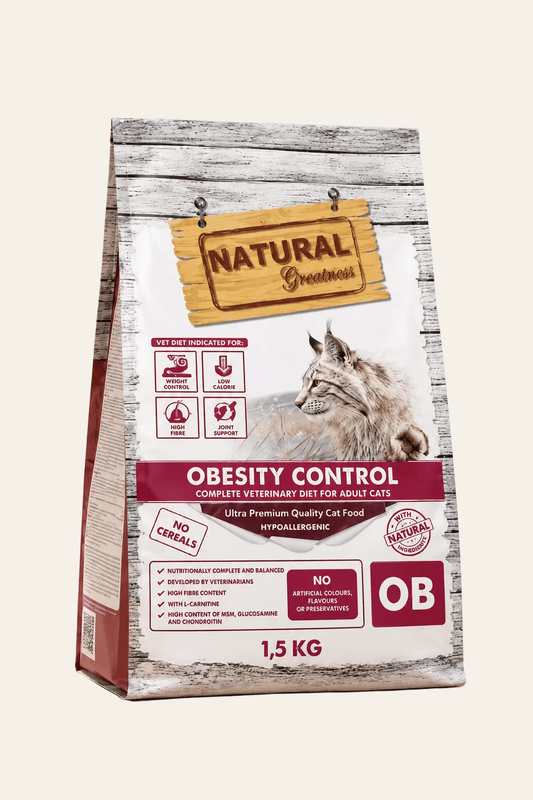 Natural Greatness Obesity Control veterinair kattenvoer 1,5 kg met kalkoen voor gewichtscontrole, verpakking op beige achtergrond