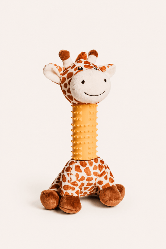 Neandno pluche giraffe met pieper voor tandverzorging in lichtbeige achtergrond