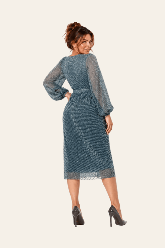 Achteraanzicht van ombre LMB Boutique midi-avondjurk met lange mouwen en pailletten.