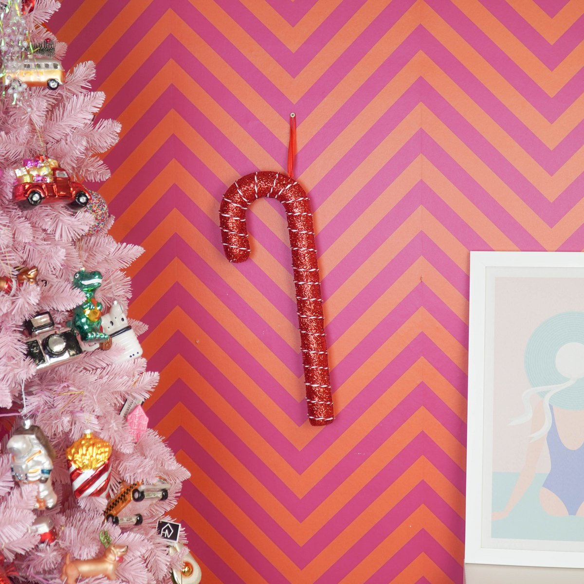 Rode glitter zuurstok kerstdecoratie 52 cm hangend aan de muur als productfoto