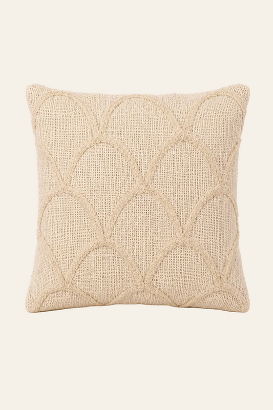Sahara kussenhoes in naturelkleur 50 × 50 cm, met aandacht voor materiaal, structuur en proportie.