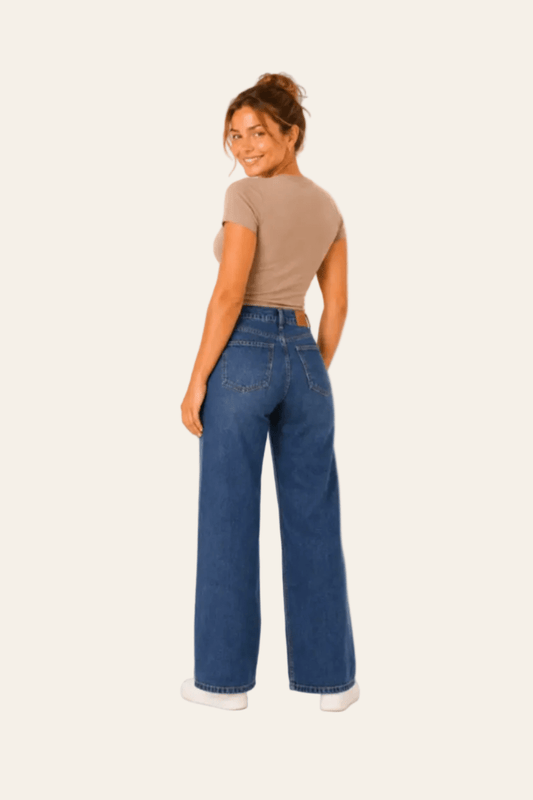 Blauwe wide leg damesjeans met hoge taille – achteraanzicht met zicht op de achterzijde en pasvorm van de broek