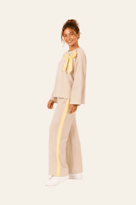 Tweedelige dames set met contrasterende strik
