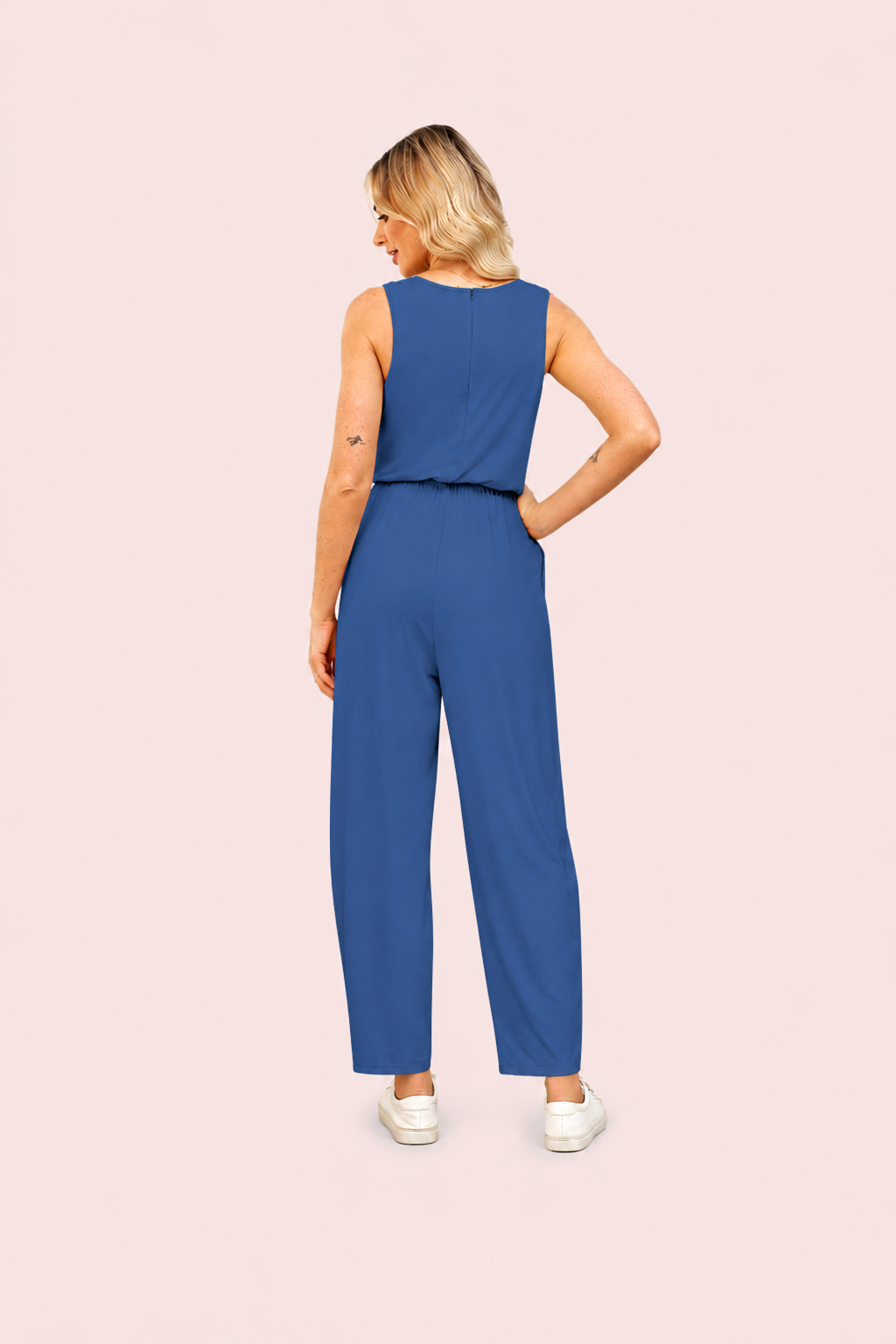 Mouwloze jumpsuit met geplooide details