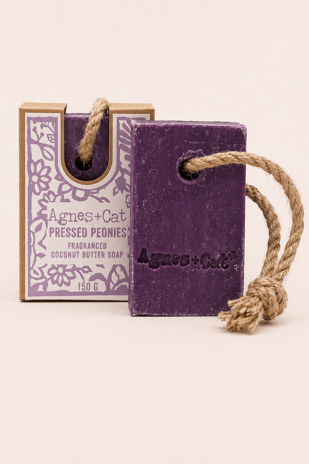 Jabón artesanal en cordel con aroma de peonías