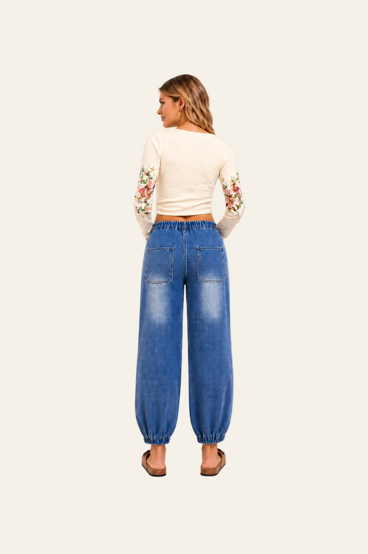 Losse jeans met toelopende pijpen