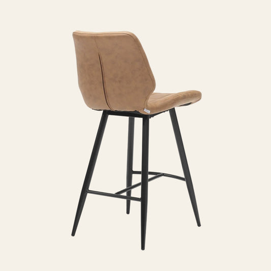 Barkruk barkruk in cognackleur, achteraanzicht met ergonomisch gevormde zitting en rugleuning.