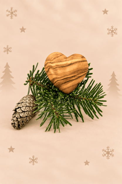 3D kerstboomhanger hart van olijfhout 4,5 x 4,5 cm met natuurlijke houtnerf als warme houten kerstdecoratie
