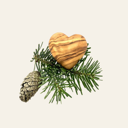 3D kerstboomhanger hart van olijfhout 4,5 cm groot