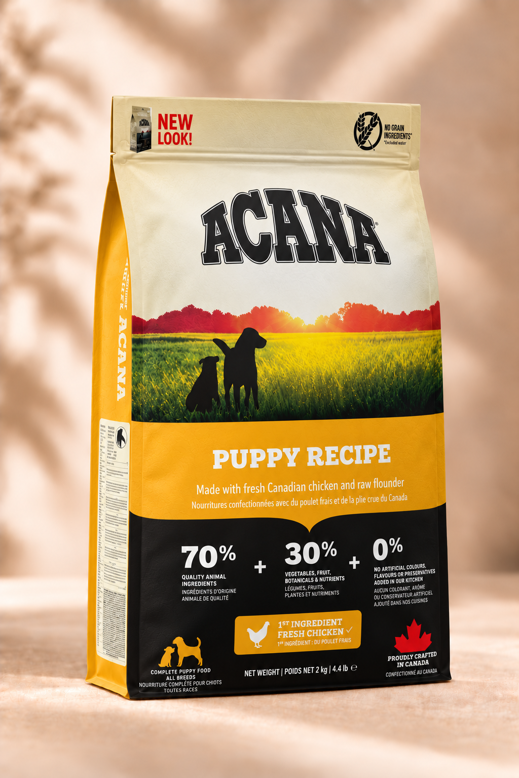 ACANA Light & Fit graanvrij hondenvoer met verse kip voor volwassen honden, verpakking van 6 kg op een beige achtergrond