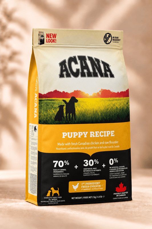 ACANA Light & Fit graanvrij hondenvoer met verse kip voor volwassen honden, verpakking van 6 kg op een beige achtergrond