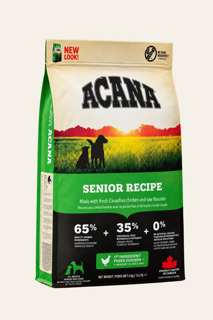 ACANA Senior Recipe graanvrij hondenvoer met verse kip voor oudere honden, groen-zwarte verpakking van 6 kg op product achtergrond