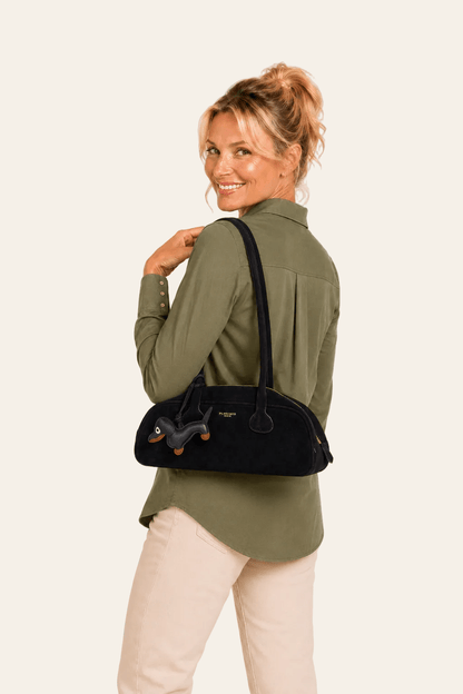 Baguette tas in ecologisch suède met ritssluiting en teckel hanger
