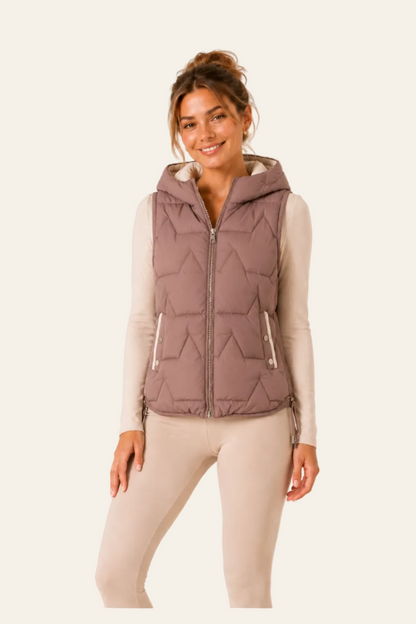 Vooraanzicht van Beige gewatteerde damesbodywarmer met capuchon