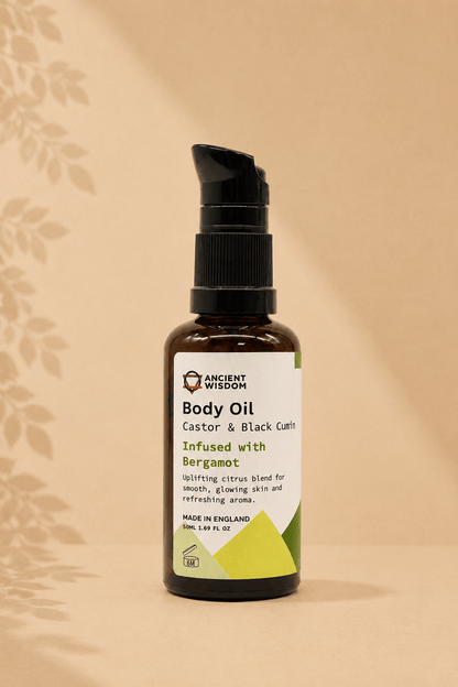 Biologische bodyolie met bergamot geur 50ml in een bruin transparant flesje met zwarte spuitknop