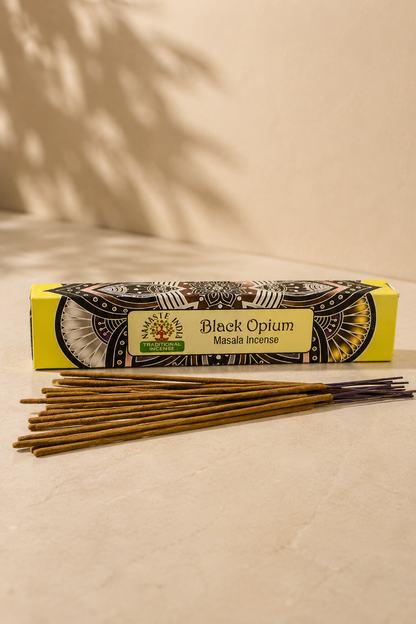 Black Opium masala wierookstokjes op een lifestyle achtergrond in het beige