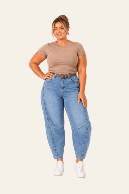 Women's high-waisted balloon jeans with belt