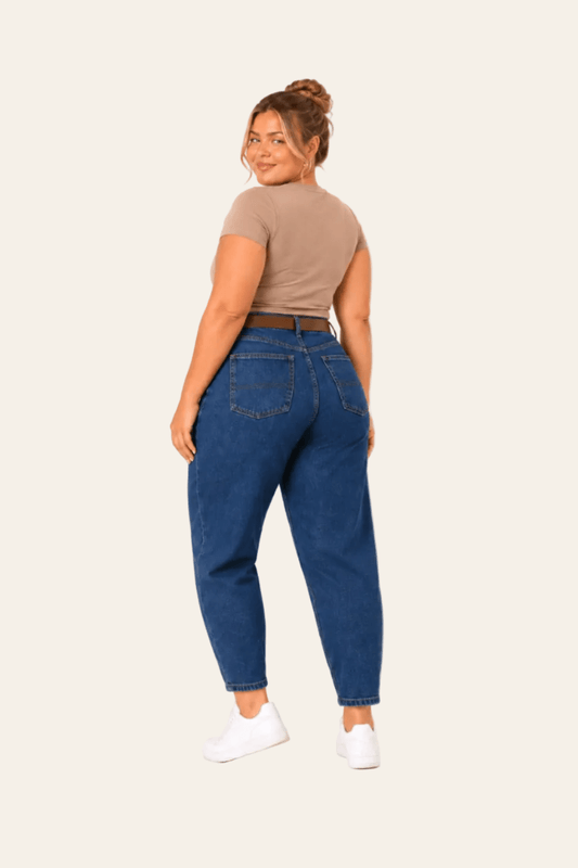 Women's high-waisted skinny jeans with a belt