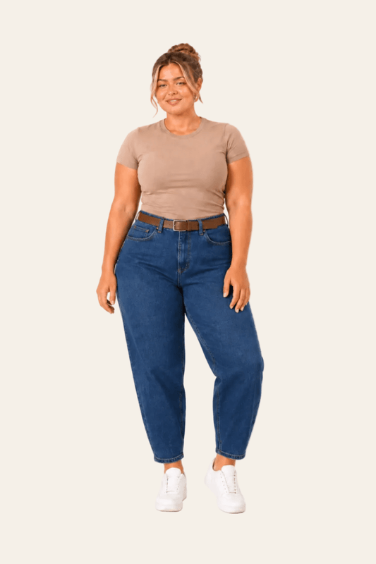 Women's high-waisted skinny jeans with a belt