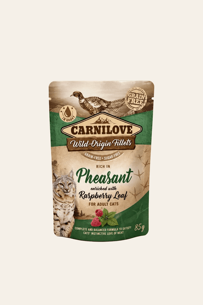 Carnilove graanvrij kattenvoer met fazant en frambozenblad, maaltijdzakje van 85 gram op het vaste beige producttemplate.