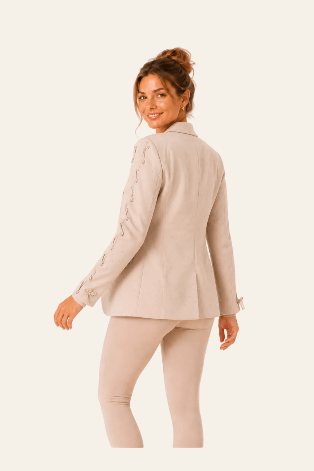 Dames blazer jas met unieke vetersluiting op de mouw