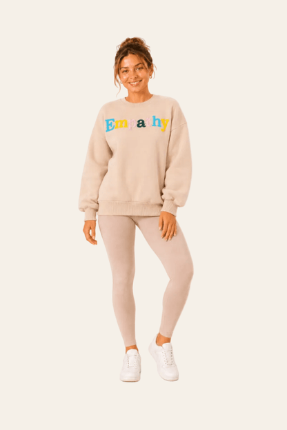 Dames sweater met gevarieerde textuur, dominant patroon en tekst op de voorkant