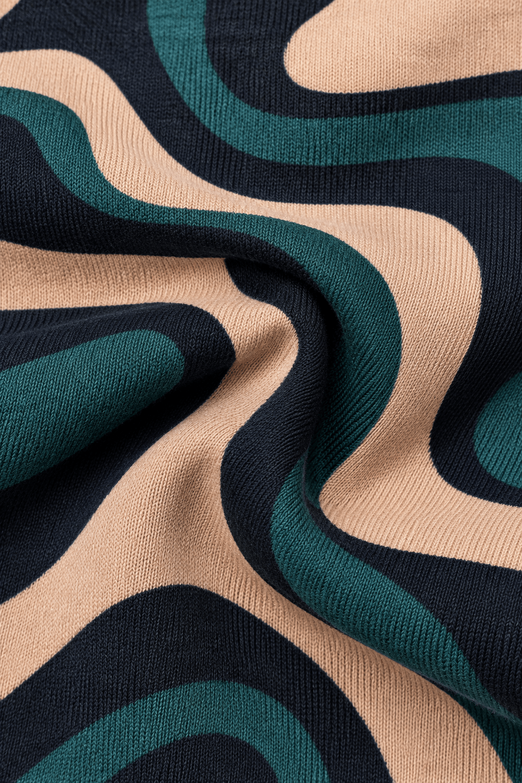 Detail van de stofstructuur en het golvenpatroon van dames sweatshirt.