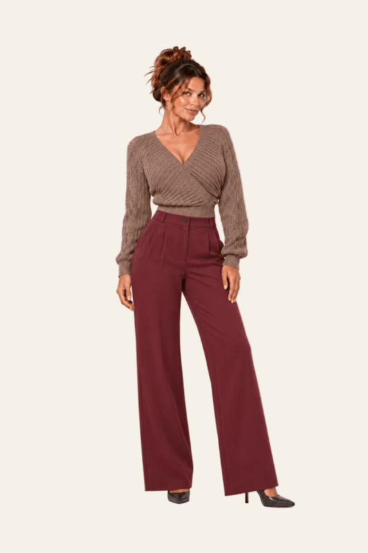 Vooraanzicht van bordeaux LMB Boutique damesbroek met brede pijpen en relaxed fit.