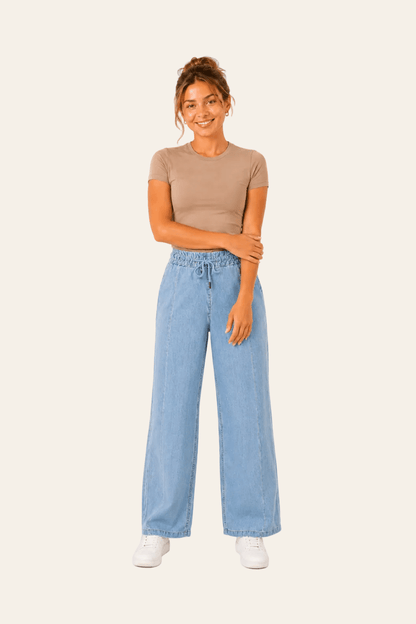 Damesjeans met wijde pijpen en strikriem