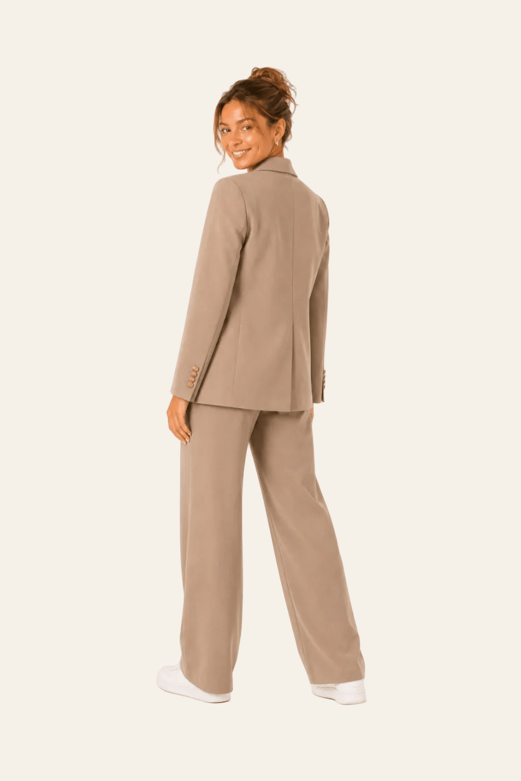 Women's suit with blazer and straight-leg trousers