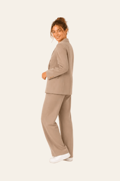 Women's suit with blazer and straight-leg trousers