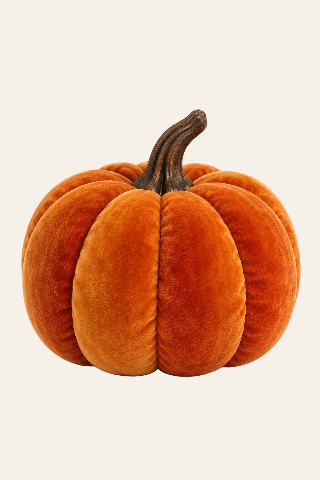 Decoratieve pompoen in oranje met bruine steel voor halloween en herfst