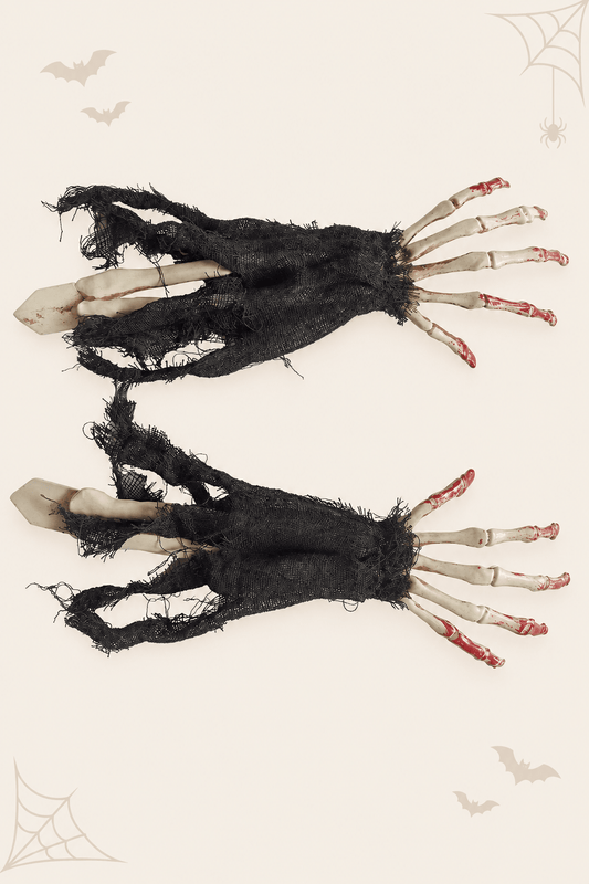 Decoratieve skelethanden met gescheurde stof voor halloween
