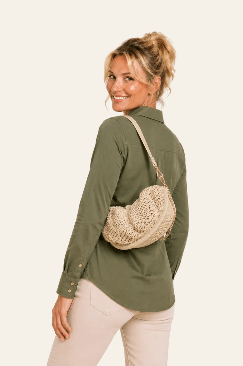 Elegante beige clutchtas met gevlochten design