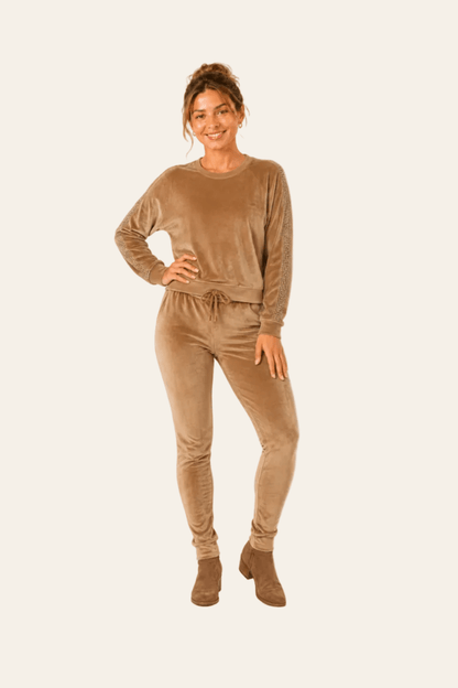 Elegant velvet women's set with round neck and rhinestone details