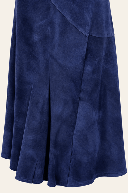 Enkellange overslagrok van suede met leren tailleband