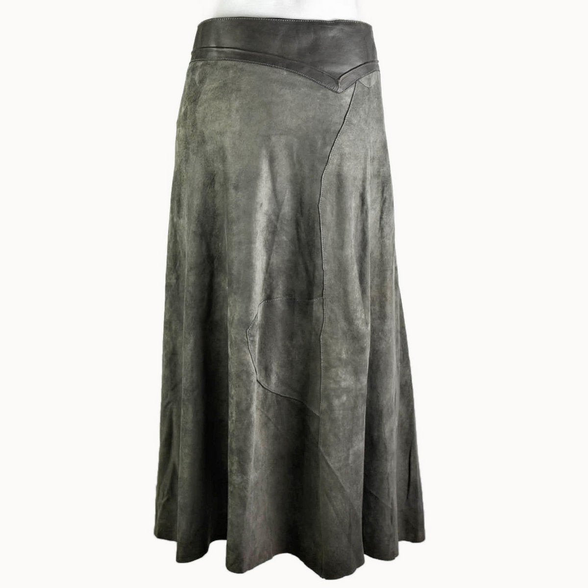 Enkellange overslagrok van suede met leren tailleband