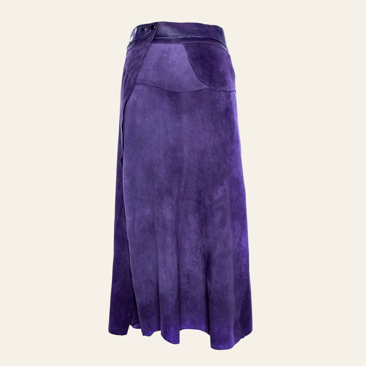 Enkellange overslagrok van suede met leren tailleband
