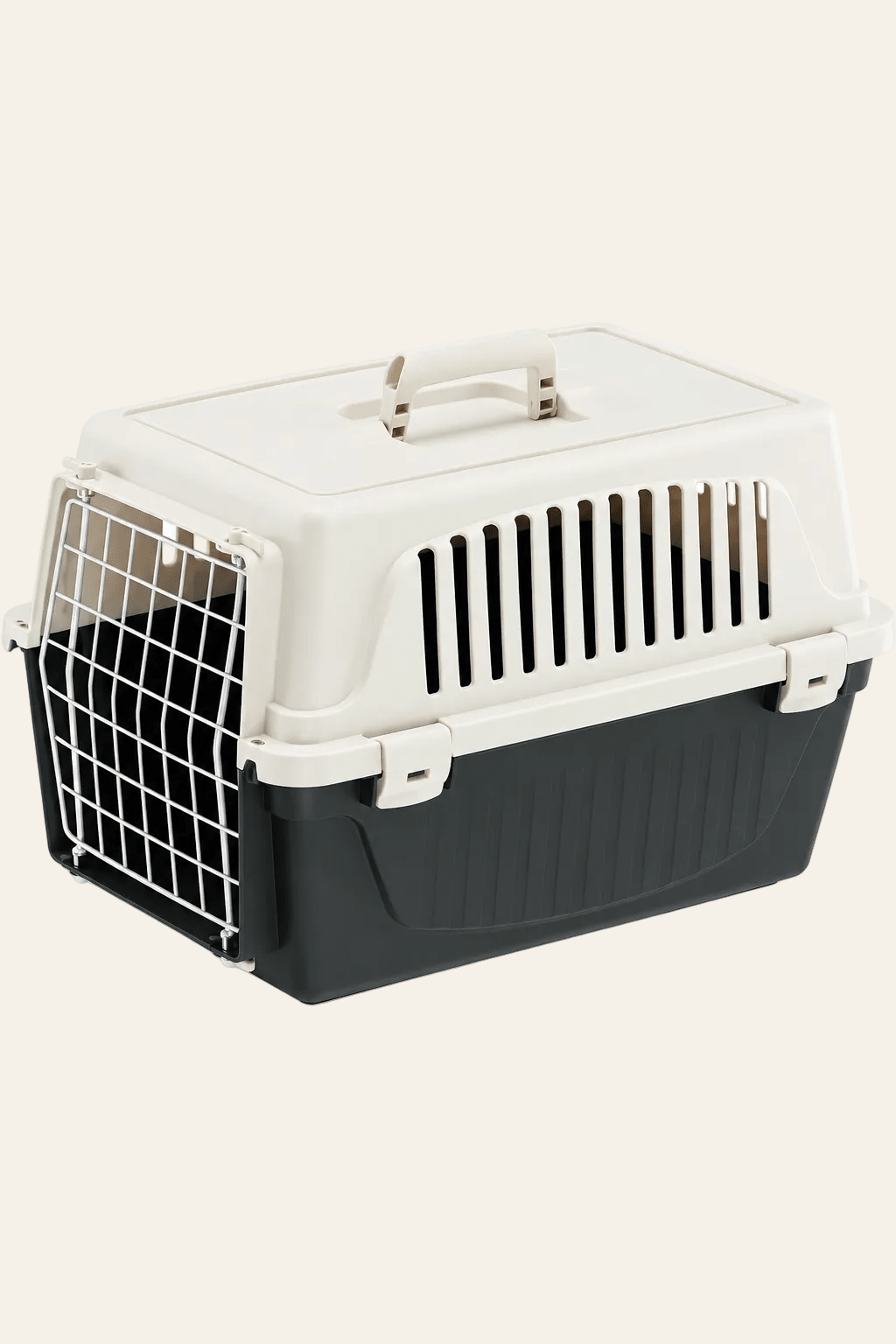 Ferplast Atlas 10 vervoersbox in wit en antraciet met metalen traliedeur, ventilatieopeningen, draaghandvat en afmetingen van 48x32,5x29cm op een witte achtergrond.