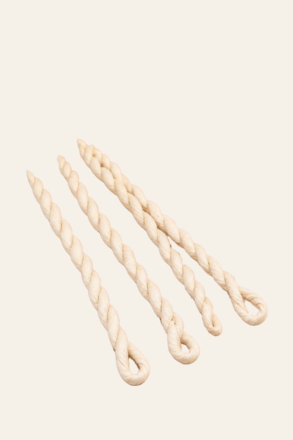 Losse Frankincense wierooktouwtjes van circa 11 cm in gedraaide vorm op zacht beige producttemplate